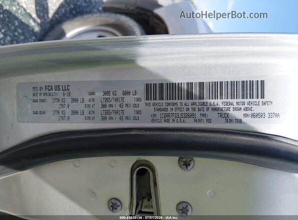 1C6RR7FG3JS326091 2018 RAM 1500 Silver Շարժիչի բաժամունքի տեսք