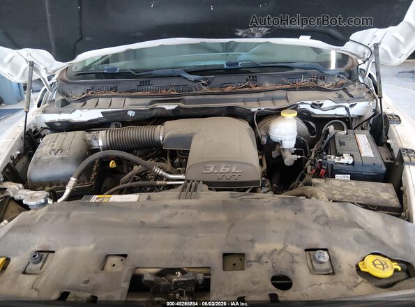 1C6RR7FG3JS326222 2018 RAM 1500 White Հետևի տեսք