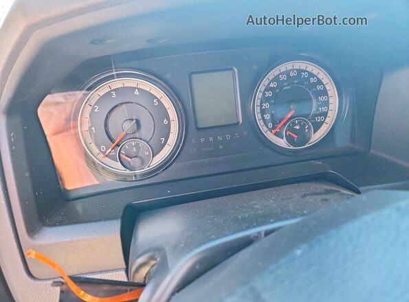 1C6RR7FG3LS130168 2020 RAM 1500 Серебряный Вид щитка приборов