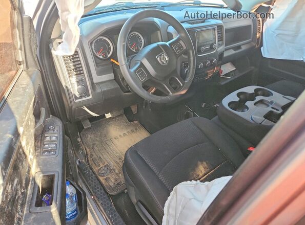 1C6RR7FG3LS130168 2020 RAM 1500 Серебряный Вид панели приборов