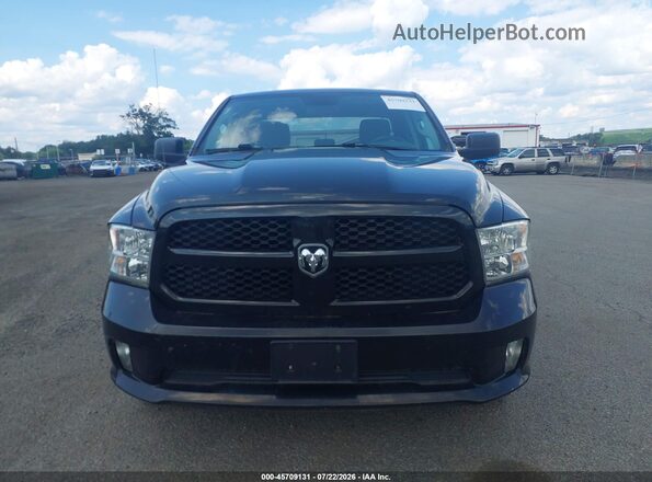 1C6RR7FG4JS126143 2018 RAM 1500 Black Widok zestawu wskaźników