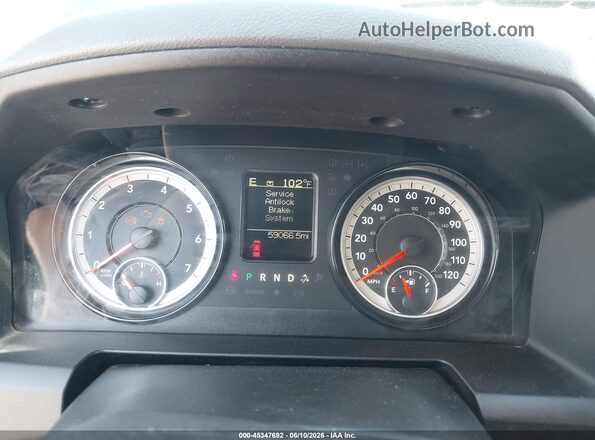 1C6RR7FG4JS326097 2018 RAM 1500 Синий Вид задних сидений