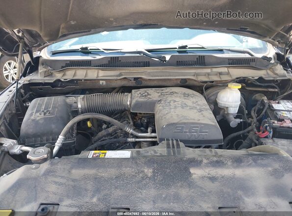 1C6RR7FG4JS326097 2018 RAM 1500 Синий Вид сзади