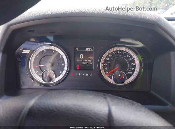 1C6RR7FG4JS326116 2018 RAM 1500 Blue Vista de los asientos traseros