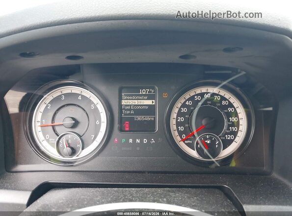 1C6RR7FG5HS737972 2017 RAM 1500 Черный Вид задних сидений