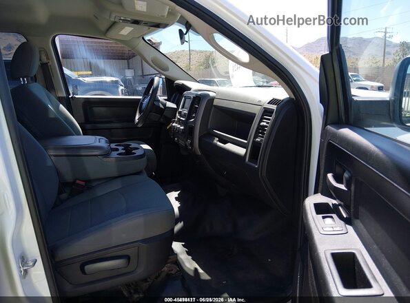 1C6RR7FG5JS326075 2018 RAM 1500 White Вид салону спереду