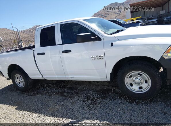 1C6RR7FG5JS326075 2018 RAM 1500 White Вид задньої частини салону