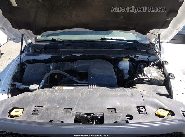 1C6RR7FG5JS326075 2018 RAM 1500 White Вид ззаду