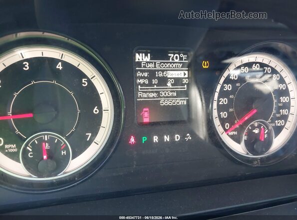 1C6RR7FG6JS306711 2018 RAM 1500 White Widok tylnych siedzeń