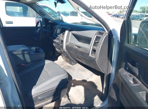 1C6RR7FG6JS306711 2018 RAM 1500 White Widok wnętrza z przodu