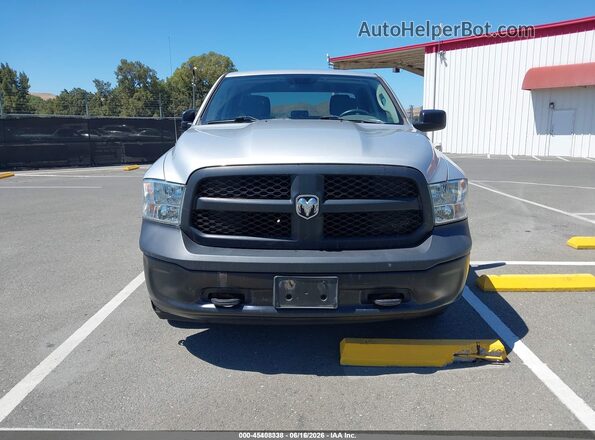 1C6RR7FG6JS326103 2018 RAM 1500 Silver უკანა სალონის ხედი
