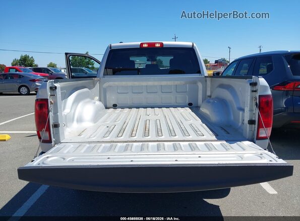 1C6RR7FG6JS326103 2018 RAM 1500 Silver ხელსაწყოთა პანელის ხედი