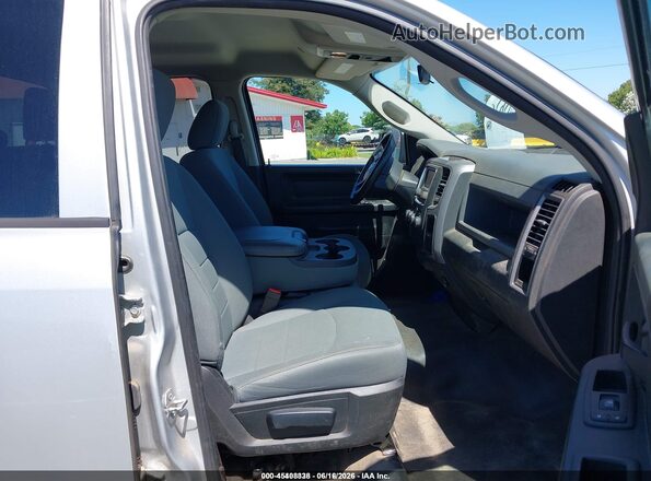 1C6RR7FG6JS326103 2018 RAM 1500 Silver წინა სალონის ხედი