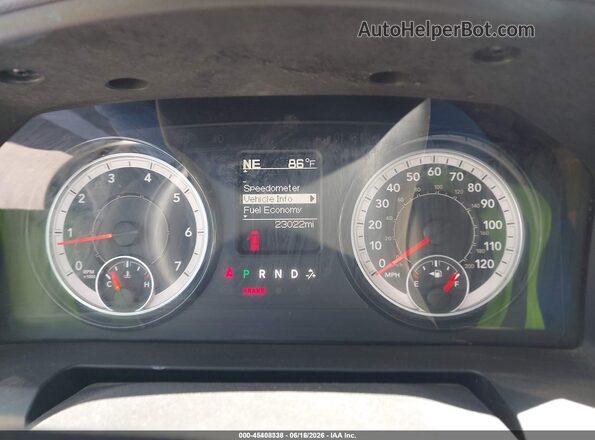 1C6RR7FG6JS326103 2018 RAM 1500 Silver უკანა სავარძლების ხედი