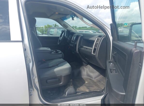 1C6RR7FG7HS596905 2017 RAM 1500 Silver Вид салону спереду