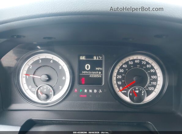 1C6RR7FG7HS596905 2017 RAM 1500 Silver Вид задніх сидінь