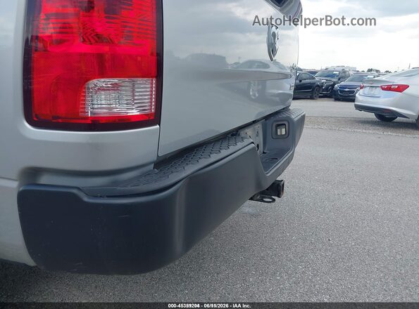 1C6RR7FG7HS596905 2017 RAM 1500 Silver Вид спереду