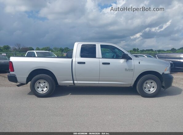 1C6RR7FG7HS596905 2017 RAM 1500 Silver Вид задньої частини салону