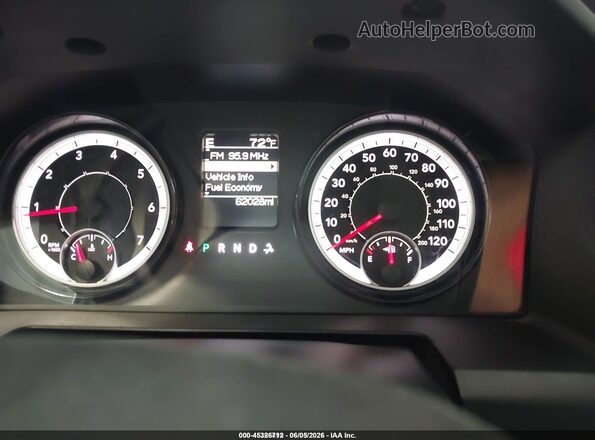 1C6RR7FG7JS284430 2018 RAM 1500 White Vista de los asientos traseros