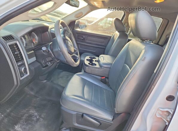 1C6RR7FG7JS306538 2018 RAM 1500 White Vista interior delantera