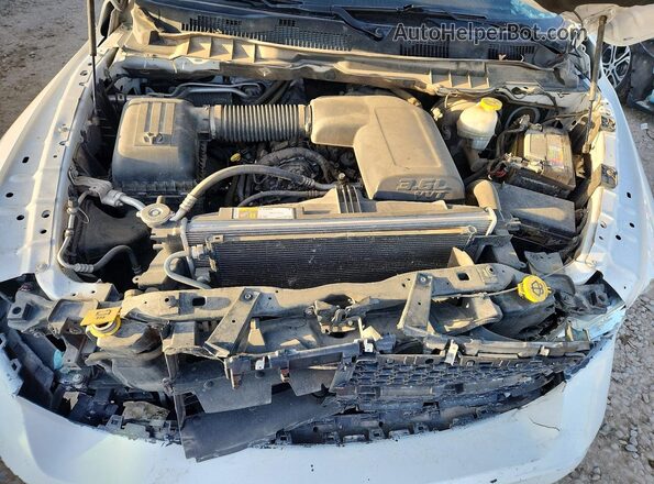 1C6RR7FG7JS306538 2018 RAM 1500 White Vista interior trasera
