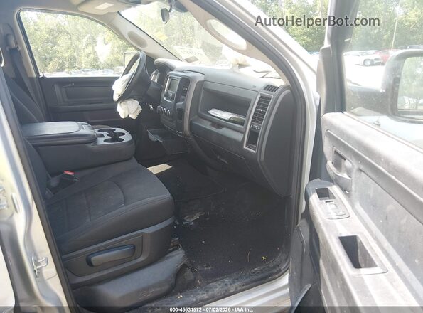 1C6RR7FG7JS327602 2018 RAM 1500 Silver Սալոնի դիմացի տեսք