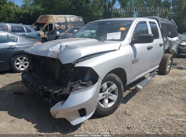 1C6RR7FG7JS327602 2018 RAM 1500 Silver Առջևի ձախ երեք քառորդ տեսարան