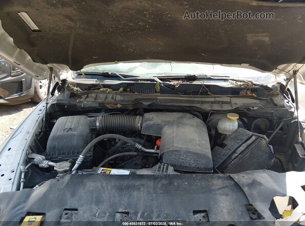 1C6RR7FG7JS327602 2018 RAM 1500 Silver Հետևի տեսք
