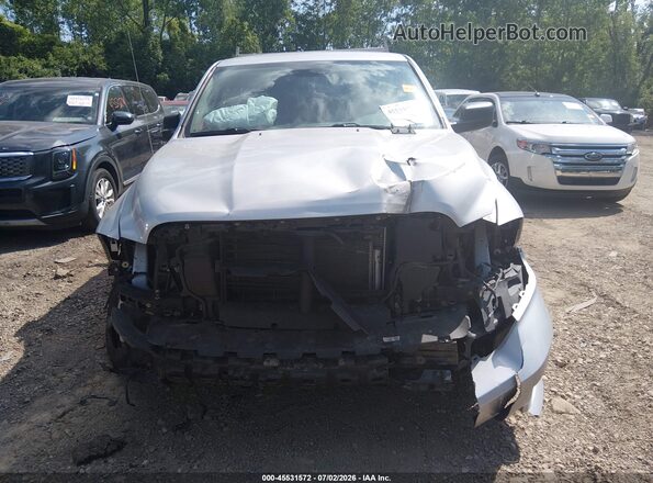 1C6RR7FG7JS327602 2018 RAM 1500 Silver Սալոնի հետևի տեսք