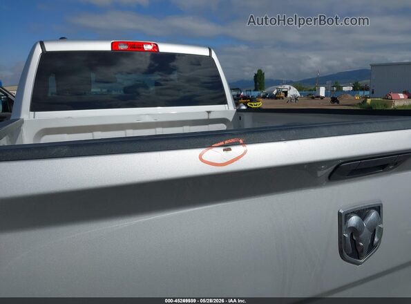 1C6RR7FG8GS377157 2016 RAM 1500 Silver Вид задньої частини салону
