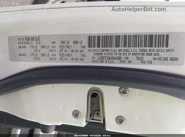 1C6RR7FG8HS544389 2017 RAM 1500 White Vista del compartimento del motor