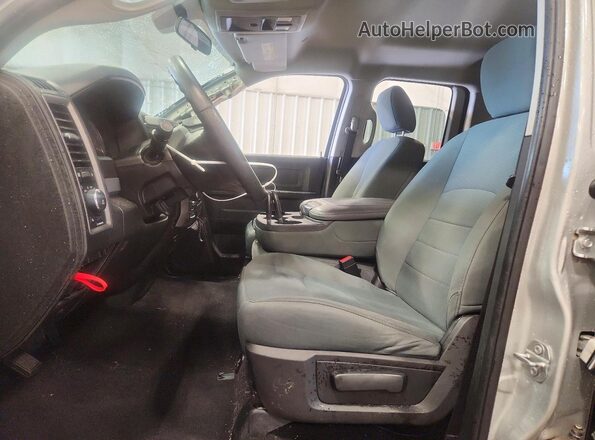 1C6RR7FG8HS631516 2017 RAM 1500 Silver წინა სალონის ხედი