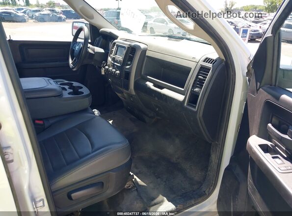 1C6RR7FG8JS306712 2018 RAM 1500 White Front interior view