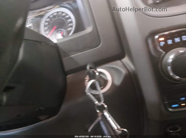 1C6RR7FG9GS341722 2016 RAM 1500 Черный Вид панели приборов