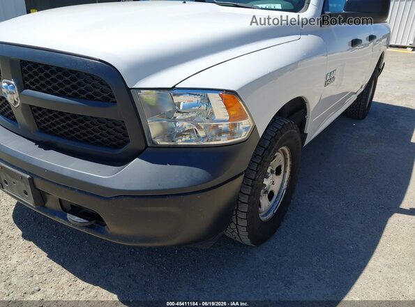 1C6RR7FG9JS326211 2018 RAM 1500 White ხელსაწყოთა პანელის ხედი