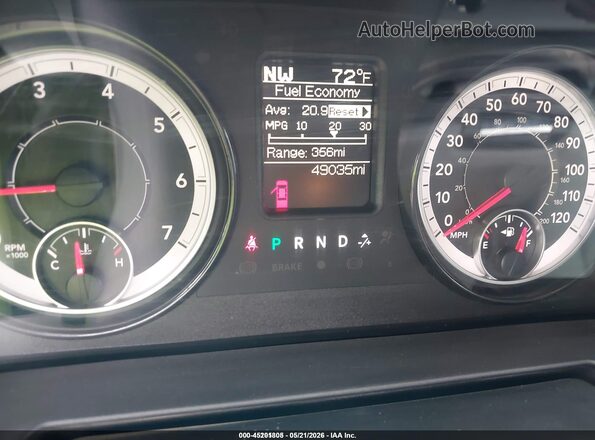 1C6RR7FGXJS297155 2018 RAM 1500 White Widok tylnych siedzeń