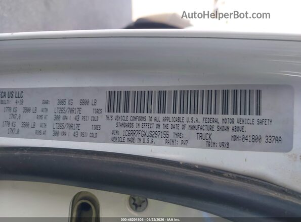 1C6RR7FGXJS297155 2018 RAM 1500 White Widok komory silnika