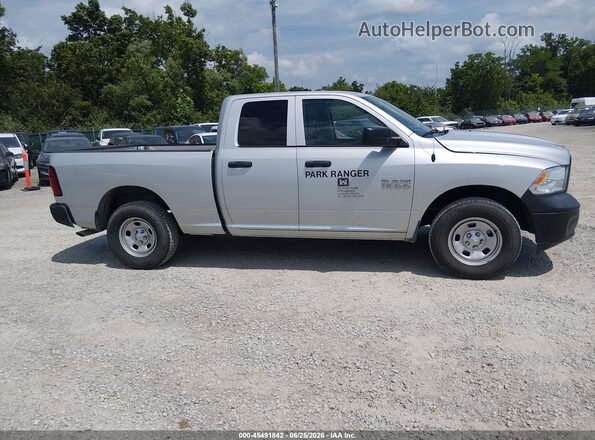 1C6RR7FGXJS326122 2018 RAM 1500 Silver უკანა სალონის ხედი