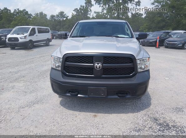 1C6RR7FGXJS326122 2018 RAM 1500 Silver ხელსაწყოთა პანელის ხედი