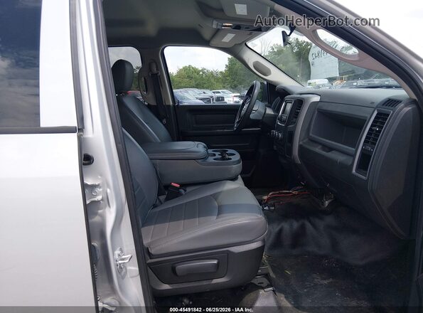 1C6RR7FGXJS326122 2018 RAM 1500 Silver წინა სალონის ხედი
