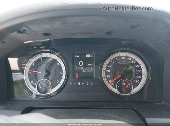 1C6RR7FGXJS326122 2018 RAM 1500 Silver უკანა სავარძლების ხედი