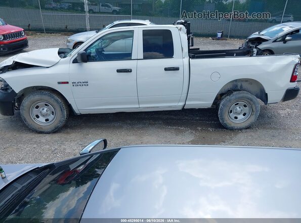 1C6RR7FM0JS331433 2018 RAM 1500 White უკანა სალონის ხედი