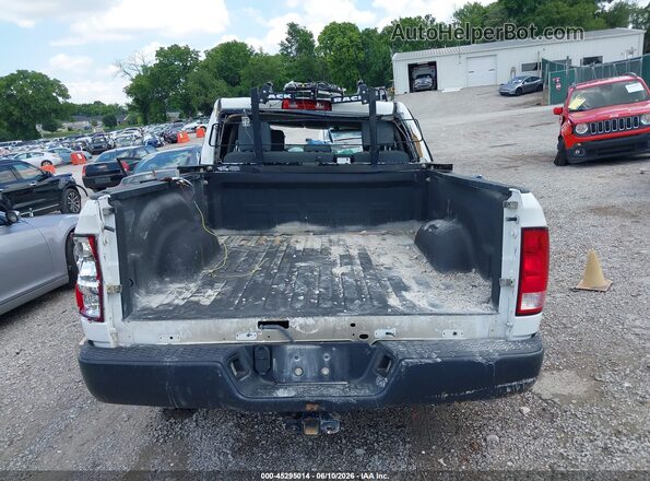 1C6RR7FM0JS331433 2018 RAM 1500 White 