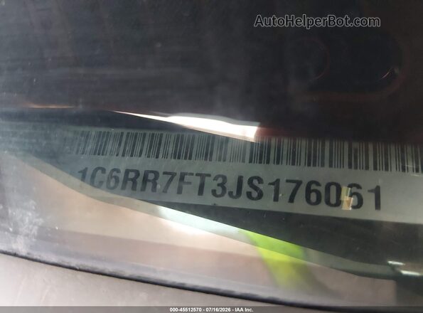 1C6RR7FT3JS176061 2018 RAM 1500 Black Widok komory silnika