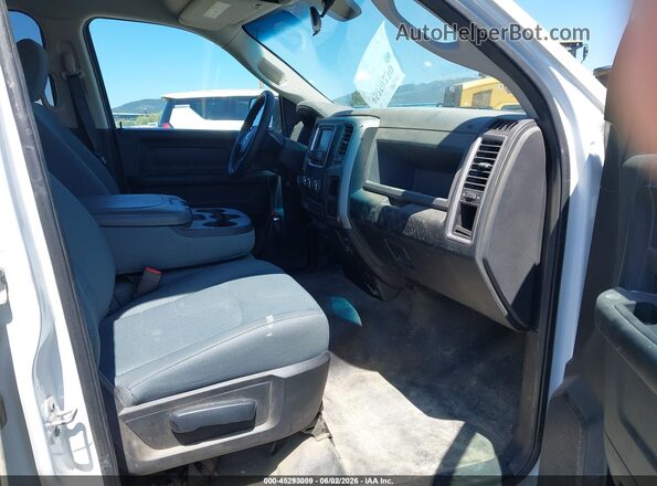 1C6RR7FT4HS544337 2017 RAM 1500 White Widok wnętrza z przodu