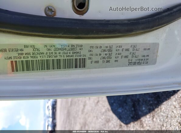 1C6RR7FT4HS544337 2017 RAM 1500 White Widok komory silnika
