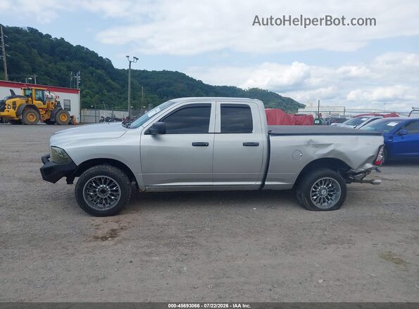 1C6RR7FT5HS581882 2017 RAM 1500 Silver 360 interior view