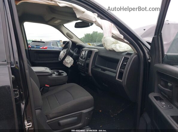 1C6RR7FT5JS351619 2018 RAM 1500 Black Front interior view