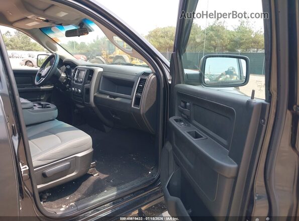 1C6RR7FT7JS271190 2018 RAM 1500 Black Front interior view