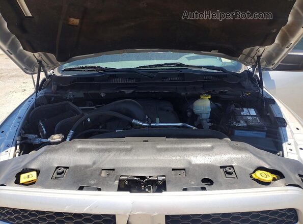 1C6RR7FT8JS203254 2018 RAM 1500 Silver Вид задньої частини салону